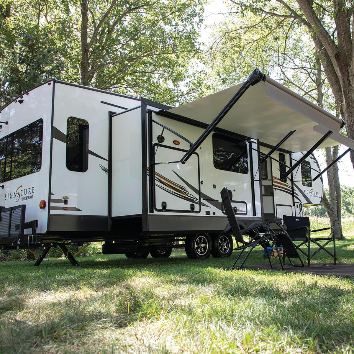 Fresh Water Pump 12V 3.0 gpm with Strainer And Connectors (Retail Box)